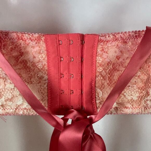 Urban Outfitters Out From Under Yvonne Lace Bow Cropped Corset size S - Picture 11 of 11